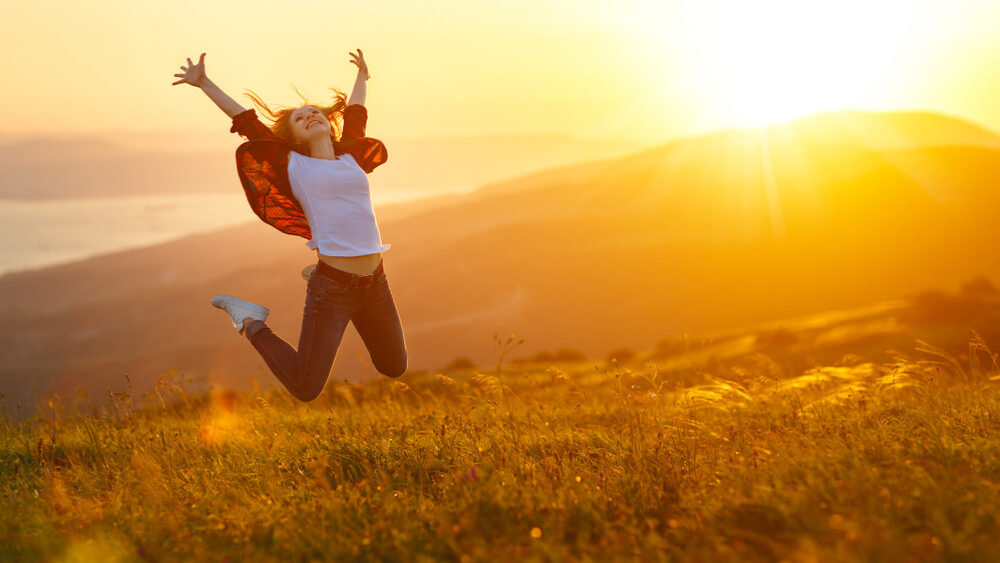 Discover how happiness in body language! Learn the subtle cues and non-verbal signs of joy, and how to understand happiness through posture, gestures, and facial expressions.