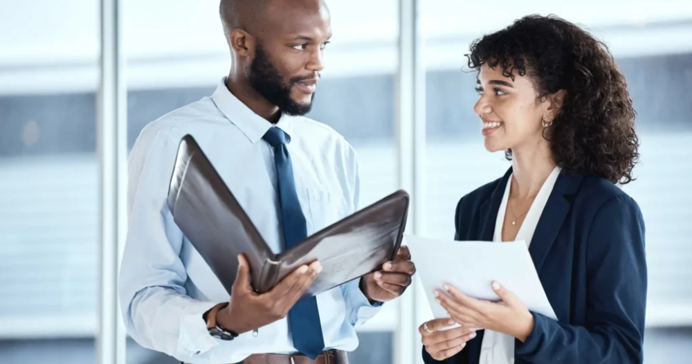 The Power of Eye Contact in Communication 3 Eye contact in communication goes beyond simply making contact with someone’s gaze. Learn how this powerful nonverbal cue shapes relationships, trust, and understanding in both personal and professional settings.
