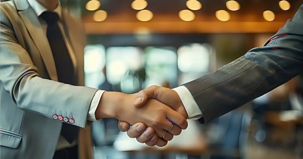 Master Your Body Language During an Interview With These Simple Tips 4 Master body language during an interview with tips on posture, eye contact, gestures, and more to make a confident, positive impression and land the job.
